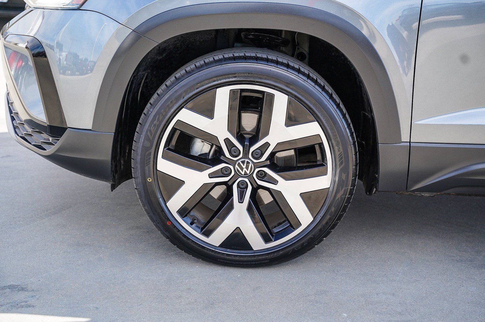 Used 2023 Platinum Gray Metallic Volkswagen SEL image 6