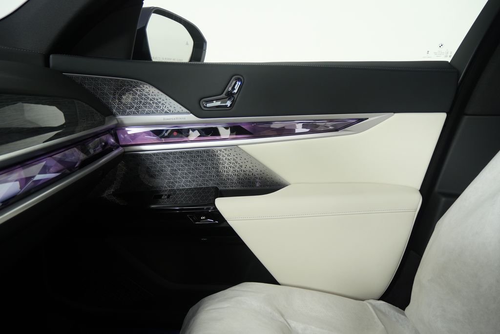 2026 BMW 7 Series 750e - Photo 24