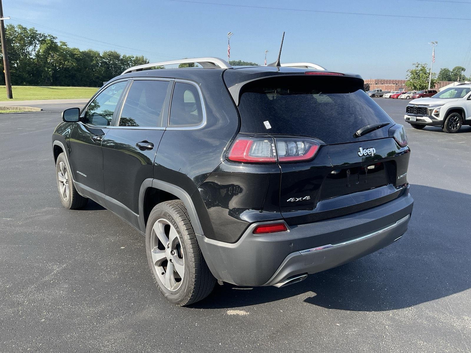 Used 2019 Diamond Black Crystal Pearlcoat Jeep Limited image 8