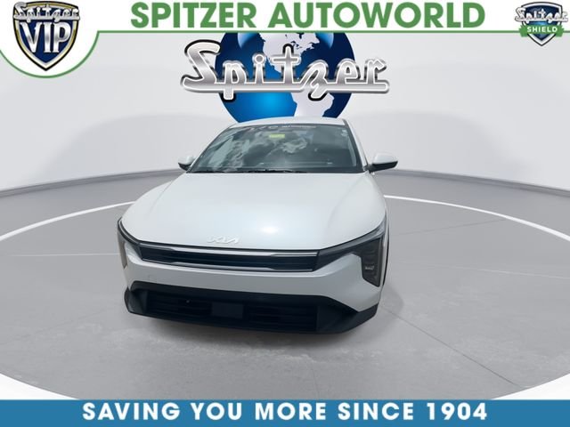 Used 2025 White Kia LXS image 3