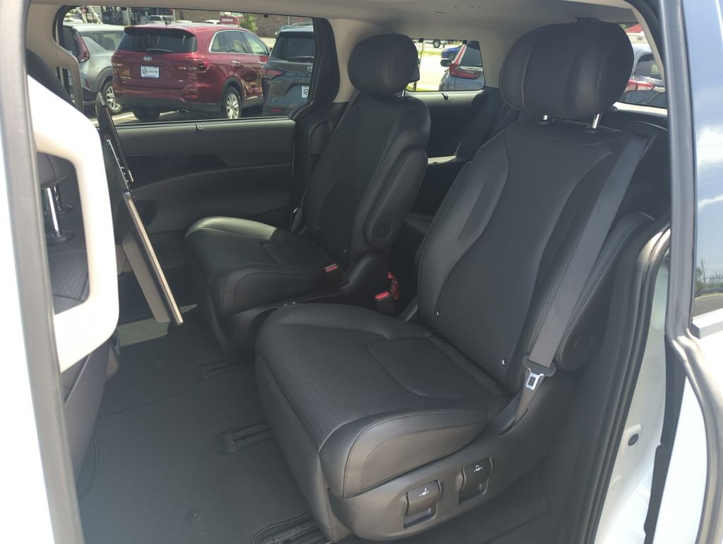 Used 2025 White Kia SX Prestige image 30