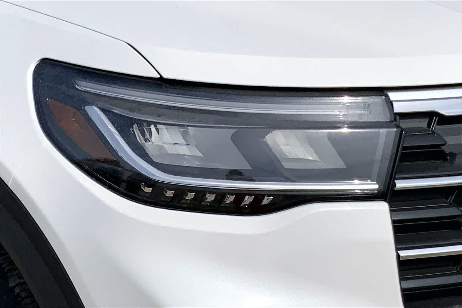 New 2026 Star White Metallic Tri-Coat Ford Active image 10