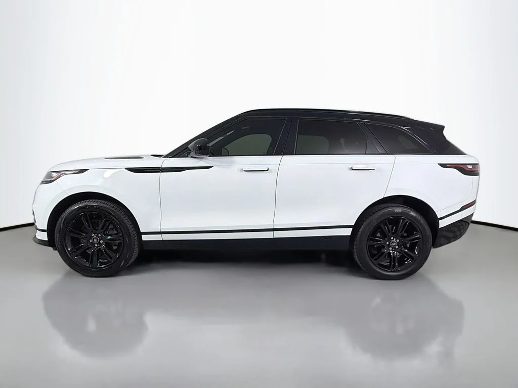 Used 2023 White Land Rover R-Dynamic S MHEV image 8