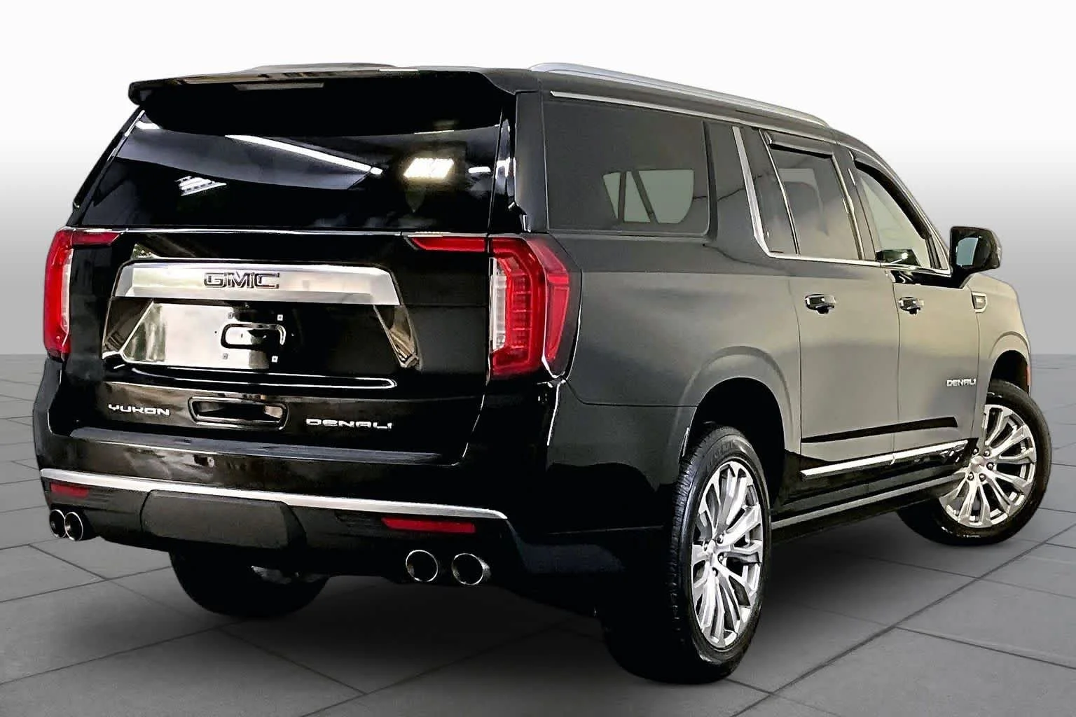 Used 2023 Onyx Black GMC Denali image 25