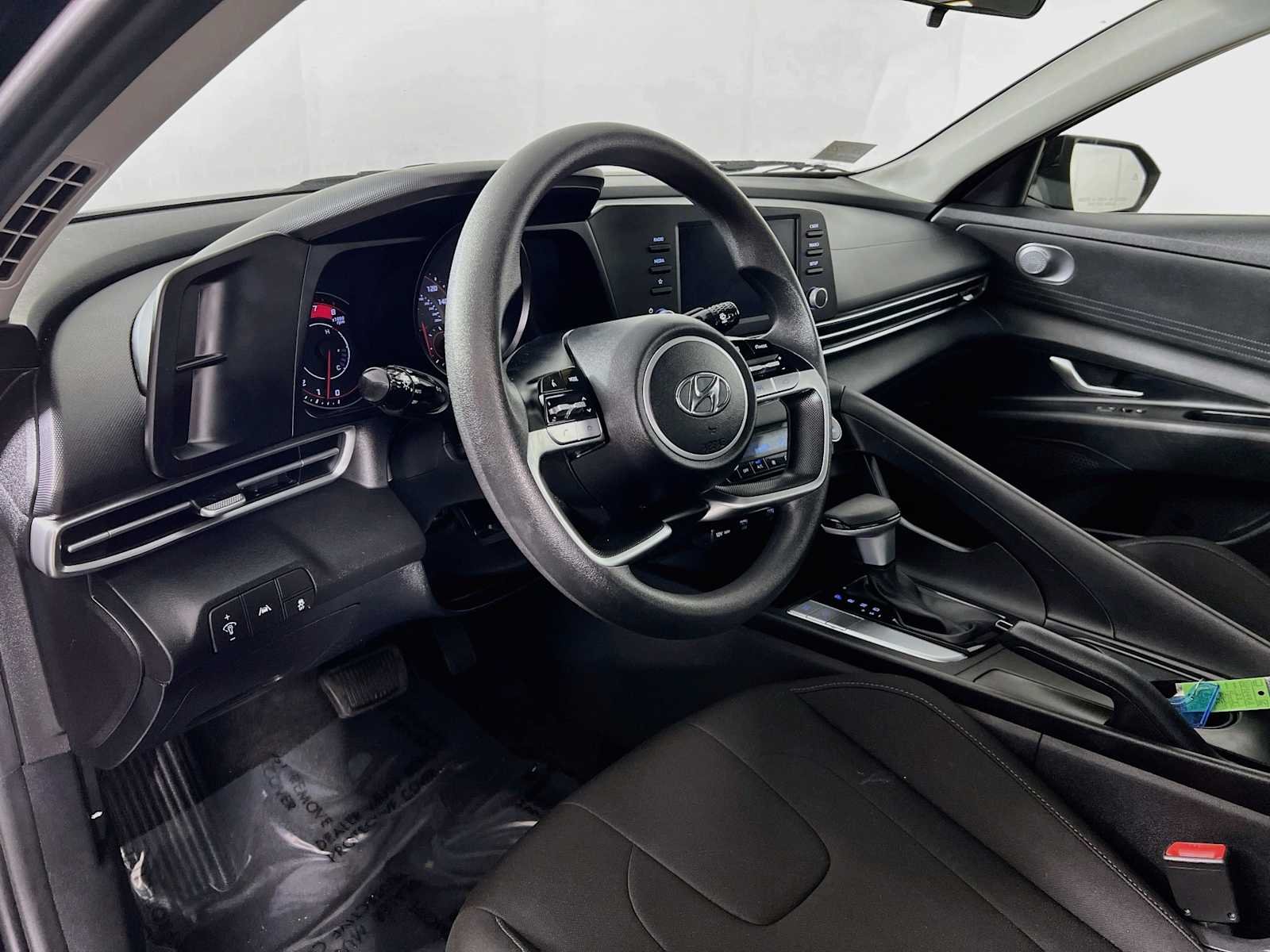 Used 2023 Onyx Black Hyundai SEL image 9