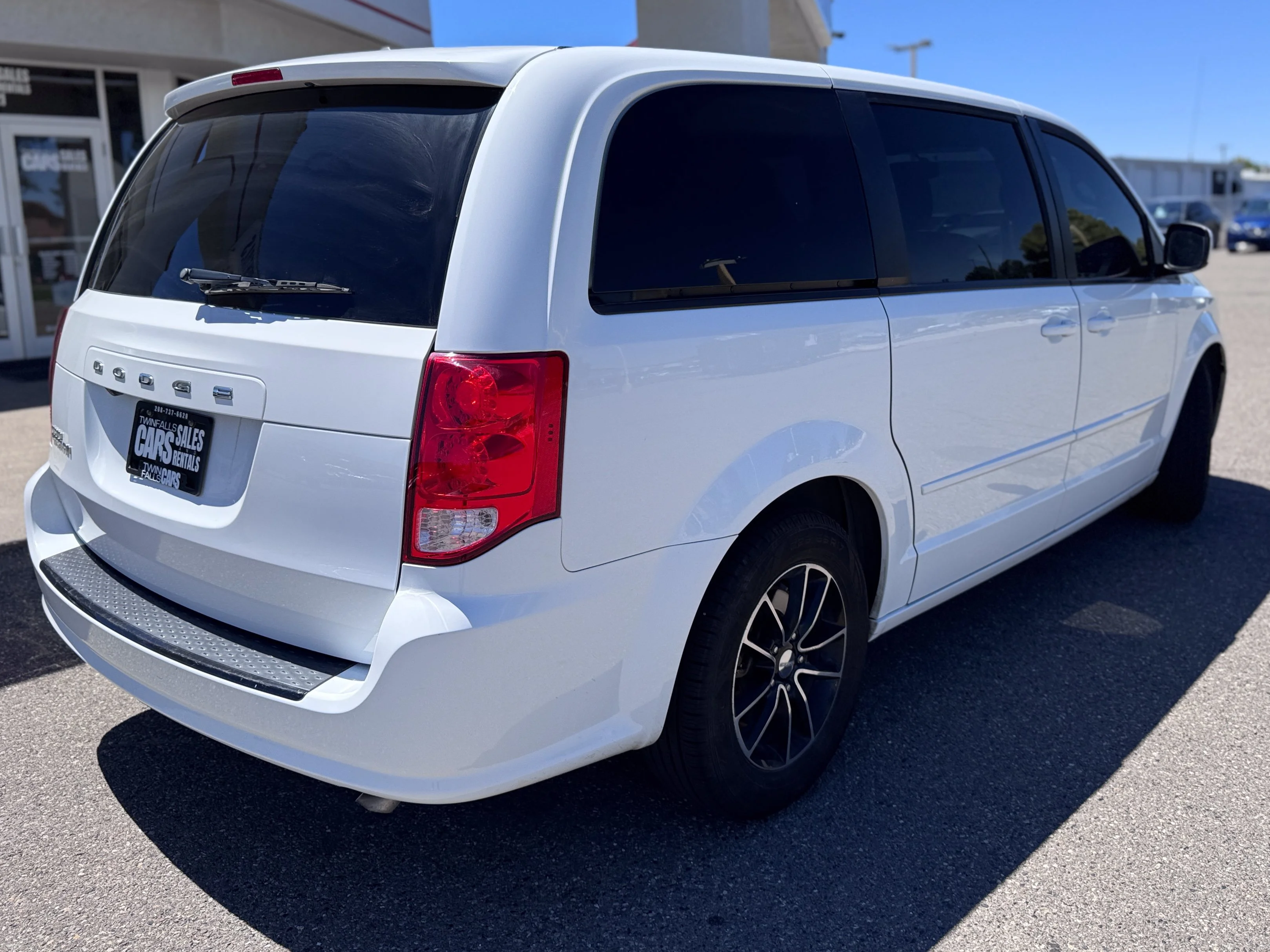 Used 2016 Bright White Clearcoat Dodge SXT Plus image 8