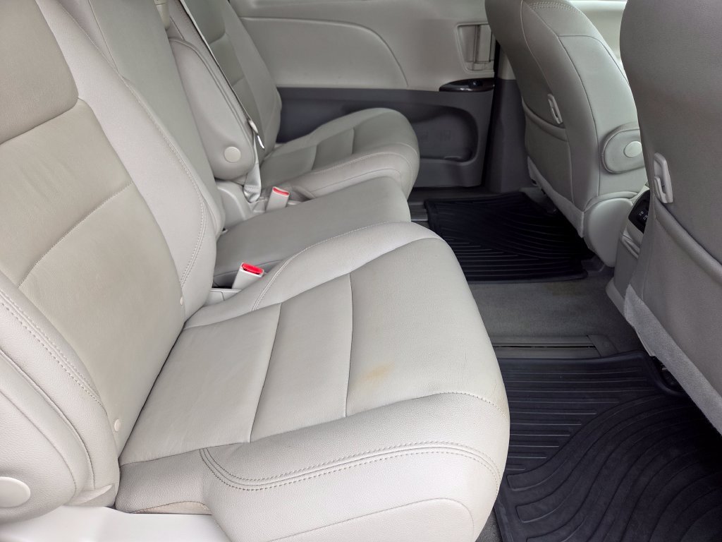 Used 2020 Black Toyota XLE Premium image 20