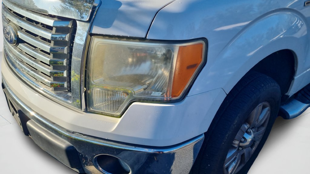 Used 2010 White Ford XLT image 4