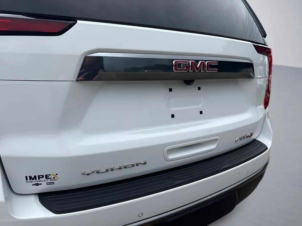 Used 2023 White GMC AT4 image 38