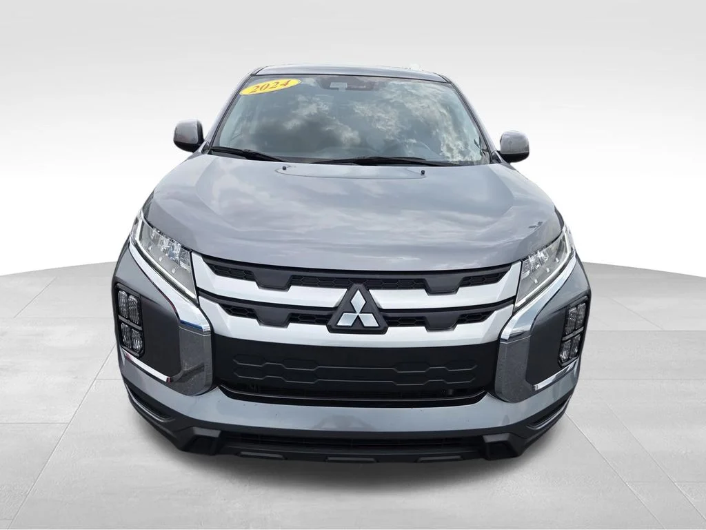 Used 2024 Gray Mitsubishi 2.0 SE image 2