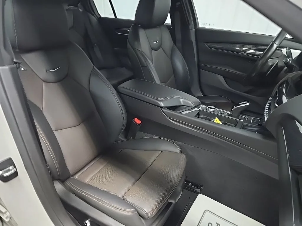 Used 2023 White Cadillac V-Series image 17