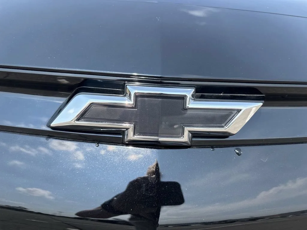 New 2027 Mosaic Black Metallic Chevrolet LT image 30