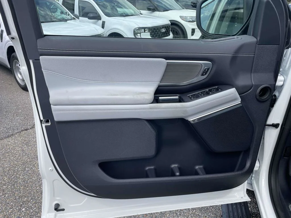 New 2027 White Ford Platinum image 15
