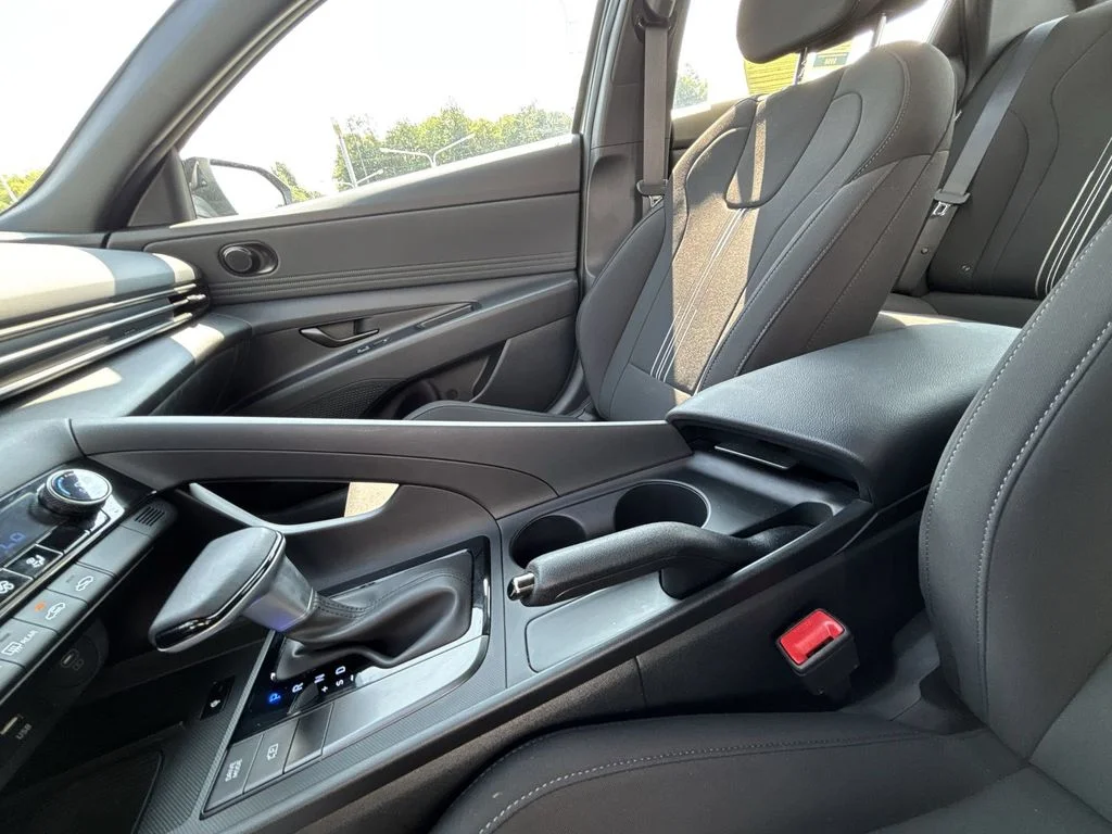 Used 2025 Gray Hyundai SEL Sport image 22
