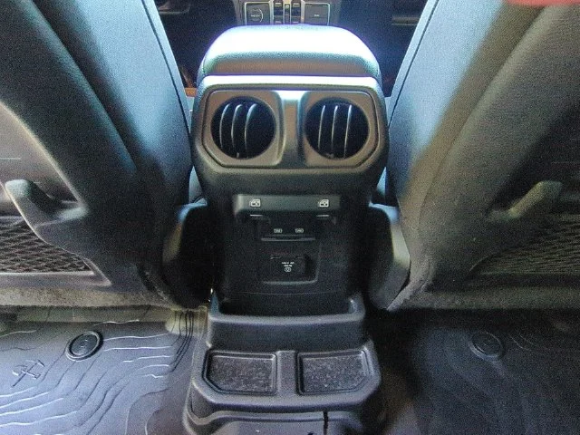 Used 2022 White Jeep Unlimited Rubicon 4xe image 29