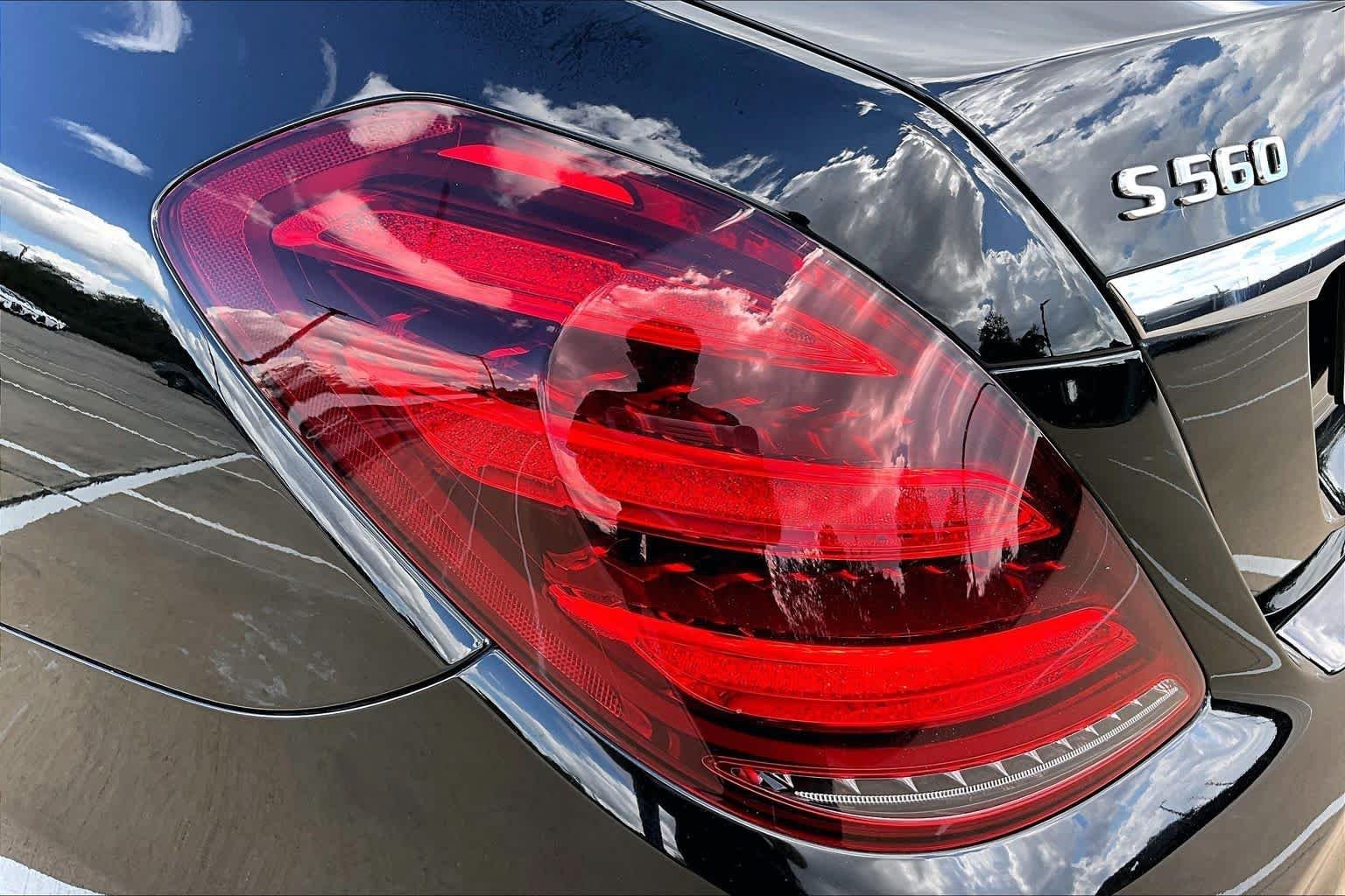 Used 2018 Obsidian Black Metallic Mercedes-Benz S 560 image 28