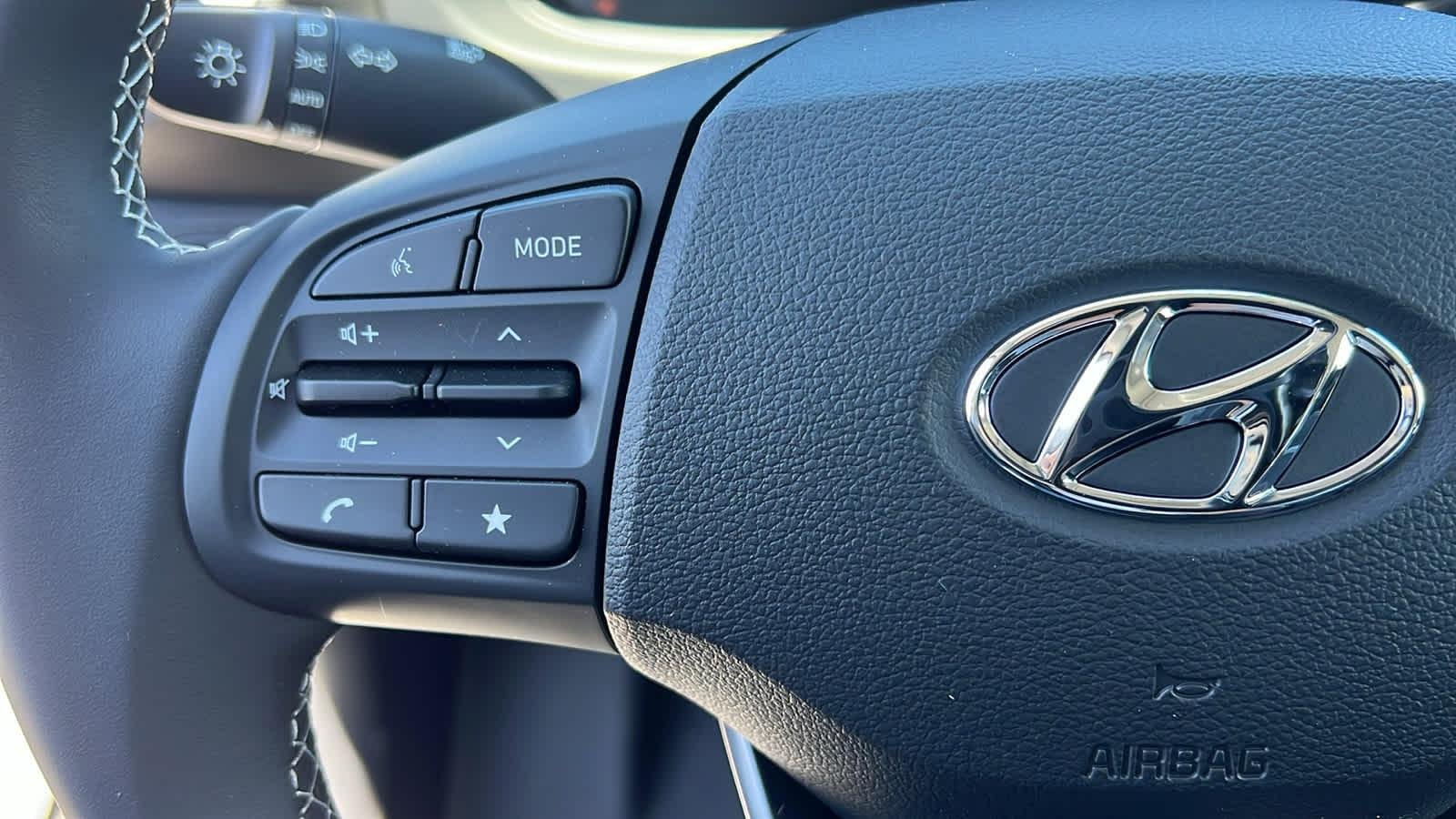 New 2026 Lunar White w/Black Roof Hyundai SEL w/Two-Tone Roof image 49