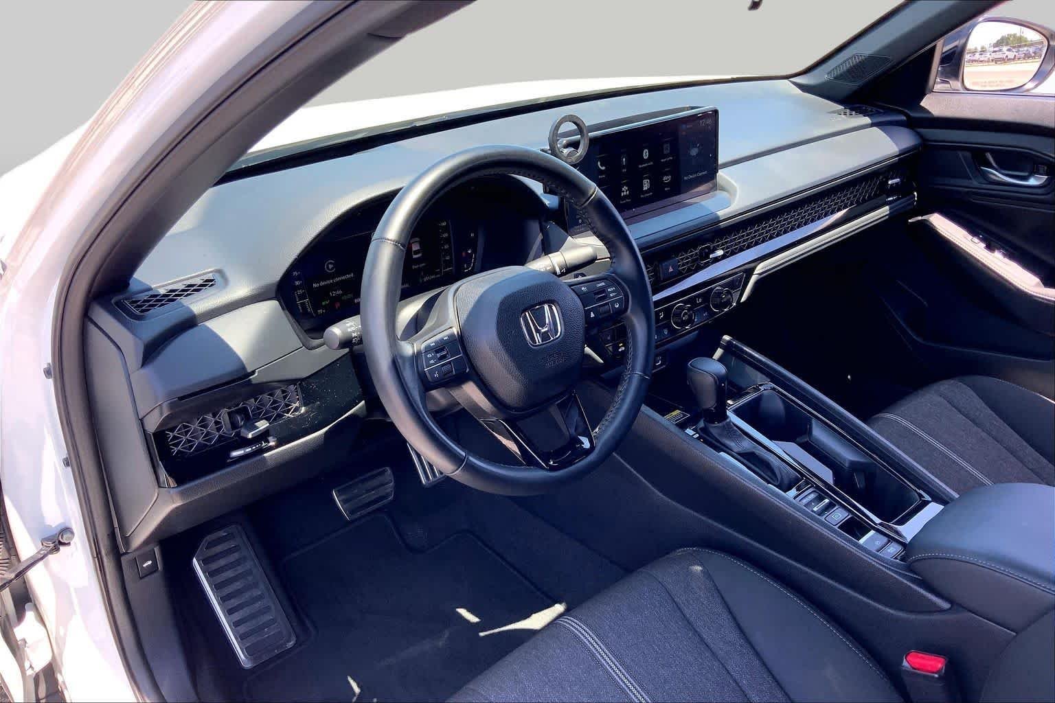 Used 2025 Platinum White Pearl Honda Sport image 17