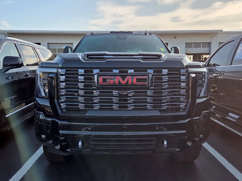 Used 2026 Onyx Black GMC Denali Ultimate image 2