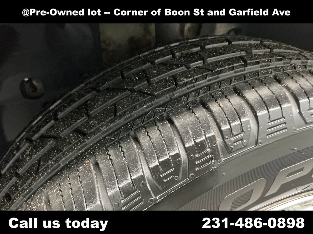 Used 2014  Ford Limited image 12