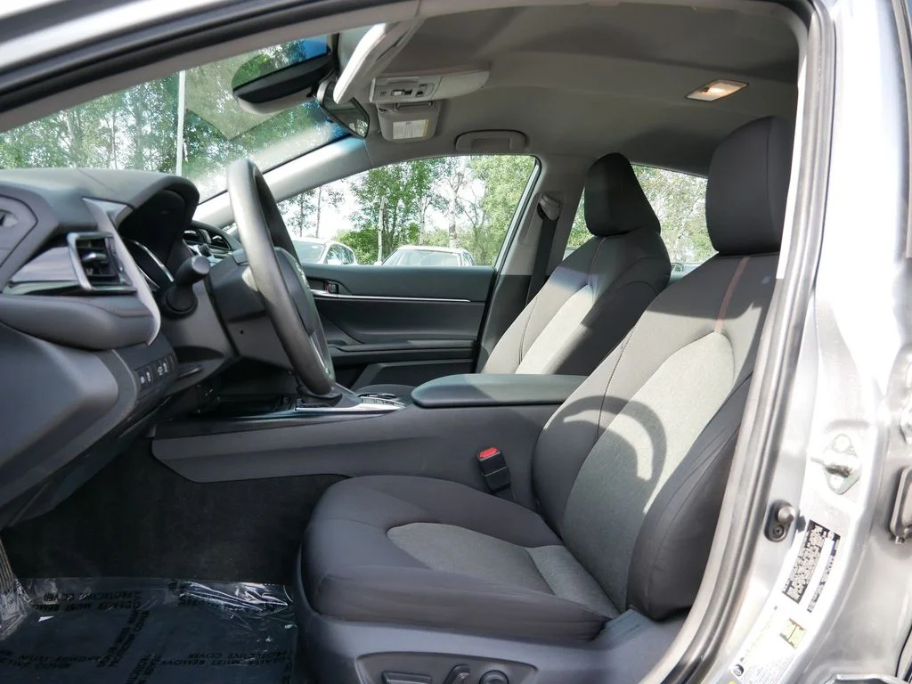 Used 2020 Silver Toyota LE image 9