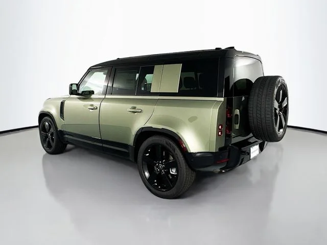 Certified Used 2025 Green Land Rover X-Dynamic SE image 7
