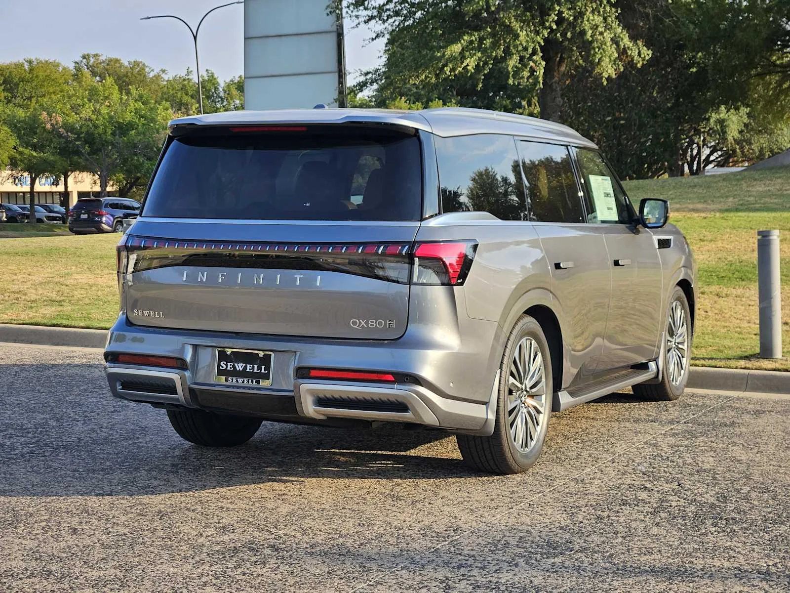 New 2027 DYNAMIC METAL INFINITI Luxe 4WD image 4