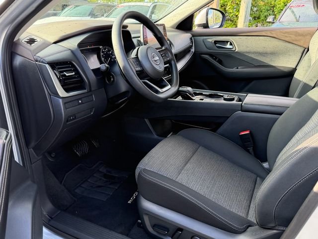 Used 2022 Silver Nissan SV image 11