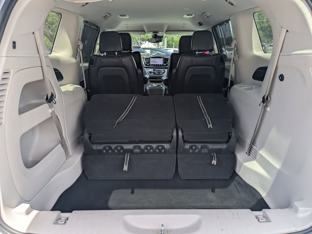 2024 Chrysler Pacifica Touring L - Photo 10