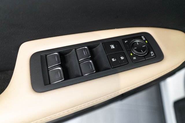 Used 2022 White Lexus 350L image 17