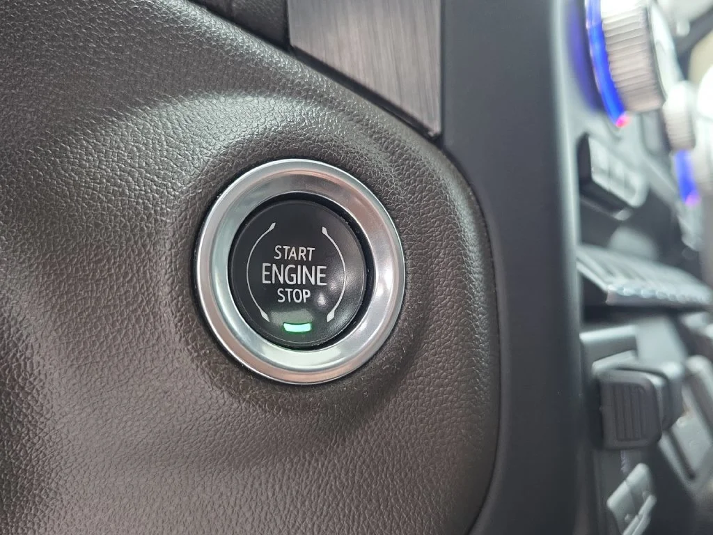Used 2021 White GMC Denali image 40