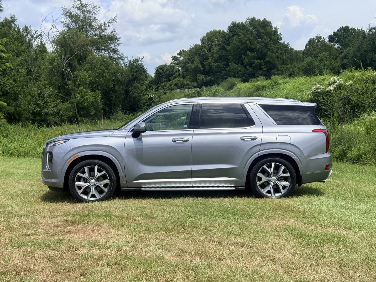 Used 2021 Gray Hyundai Limited 4dr SUV image 2