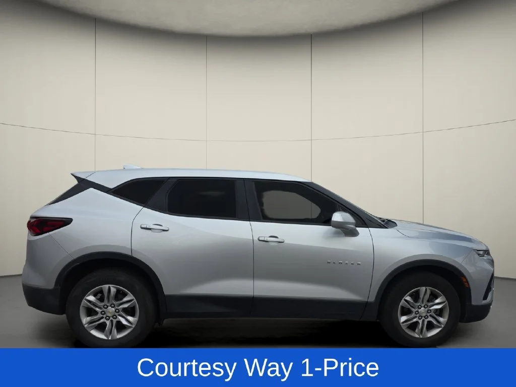 Used 2020 SILVER ICE METALLIC Chevrolet LT image 11