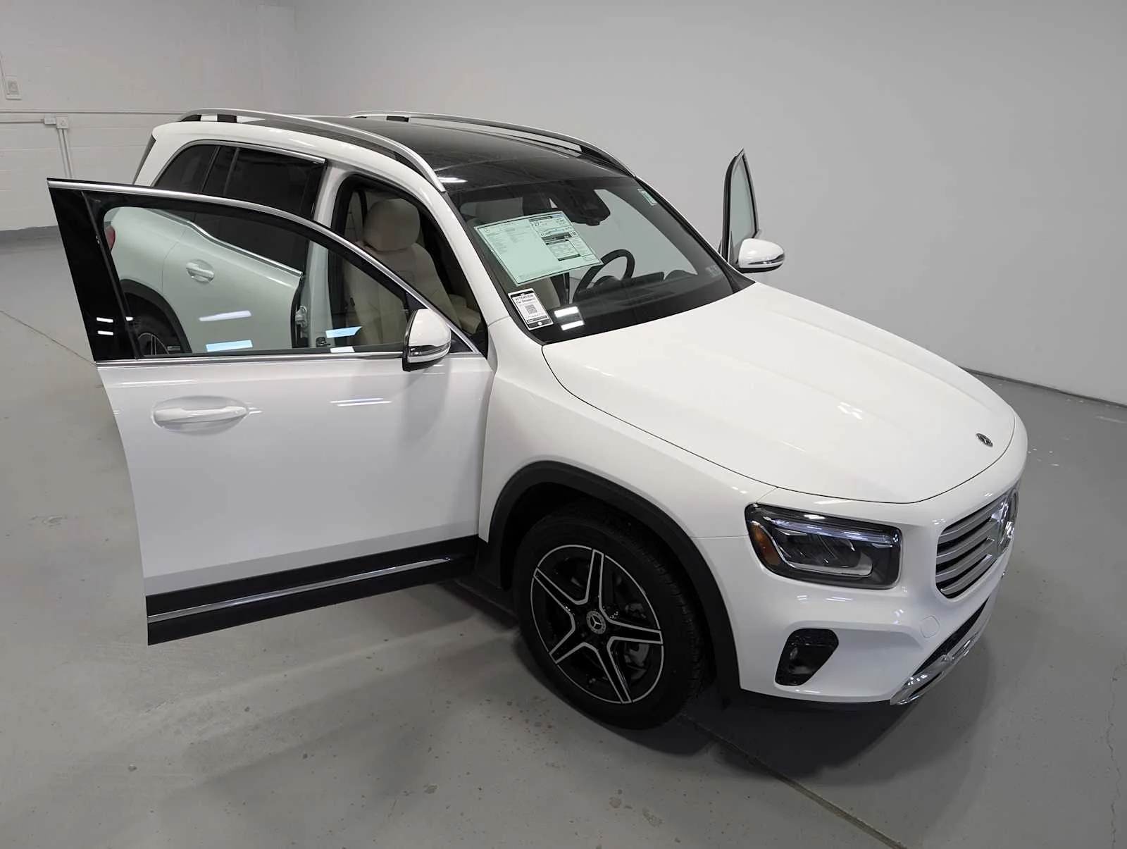 Used 2026 Polar White Mercedes-Benz GLB 250 image 14