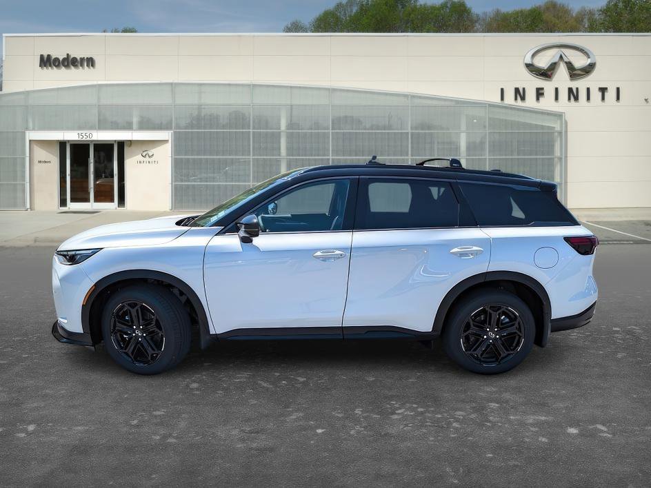New 2027 2T RAD WHT INFINITI SPORT image 7