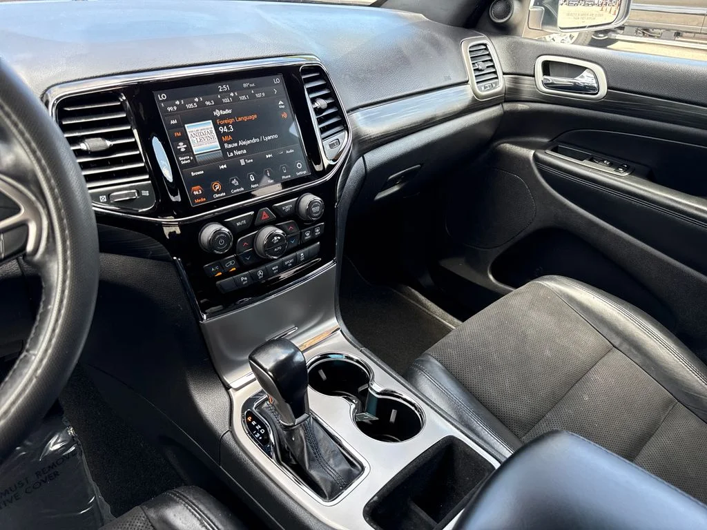 Certified Used 2021 White Jeep Laredo X image 18