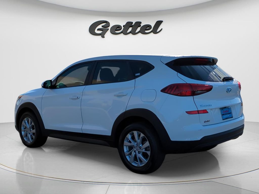 Used 2020 White Hyundai SE image 6