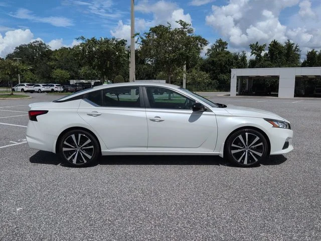 Used 2019 White Nissan 2.5 SR image 3