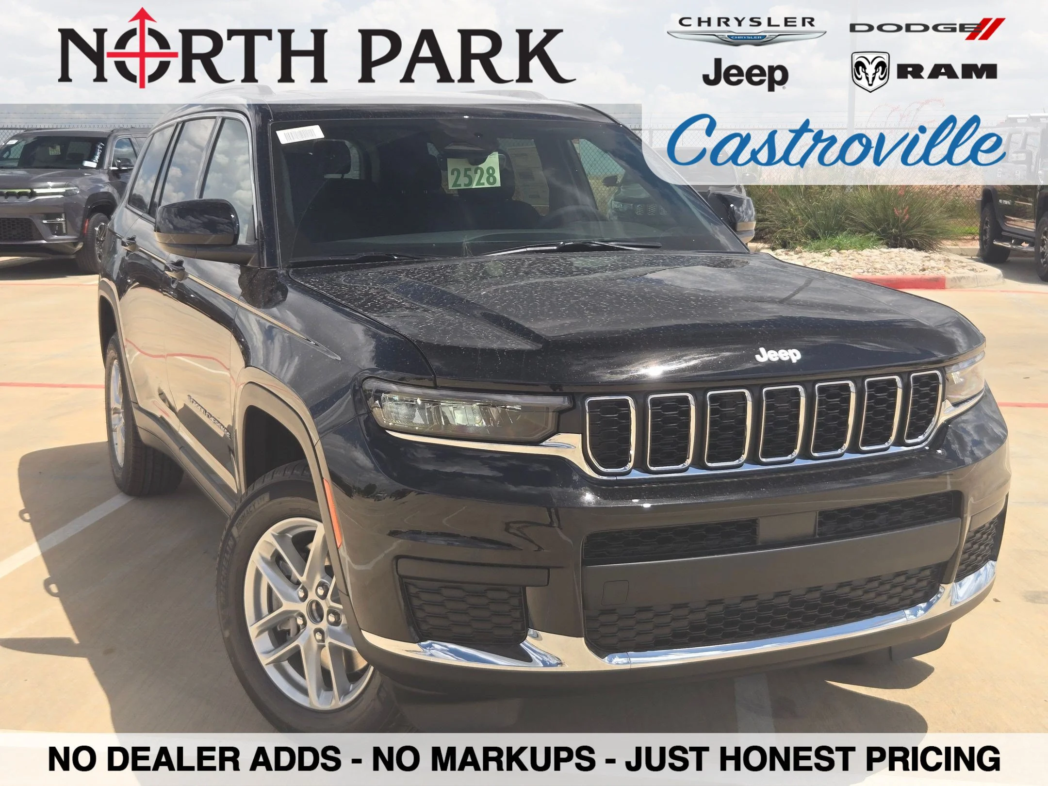 New 2026 Diamond Black Crystal Pearl-Coat Exterior Paint Jeep Laredo image 1