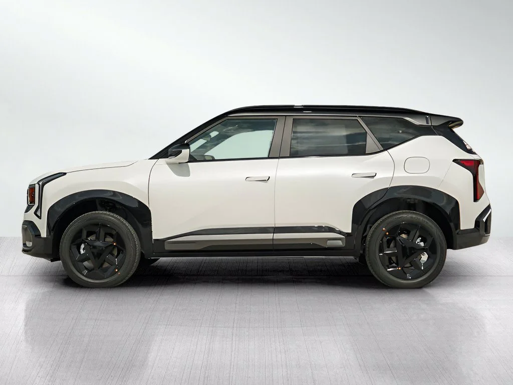 New 2027 Snow White Pearl / Black Roof Kia X-Line S AWD image 4