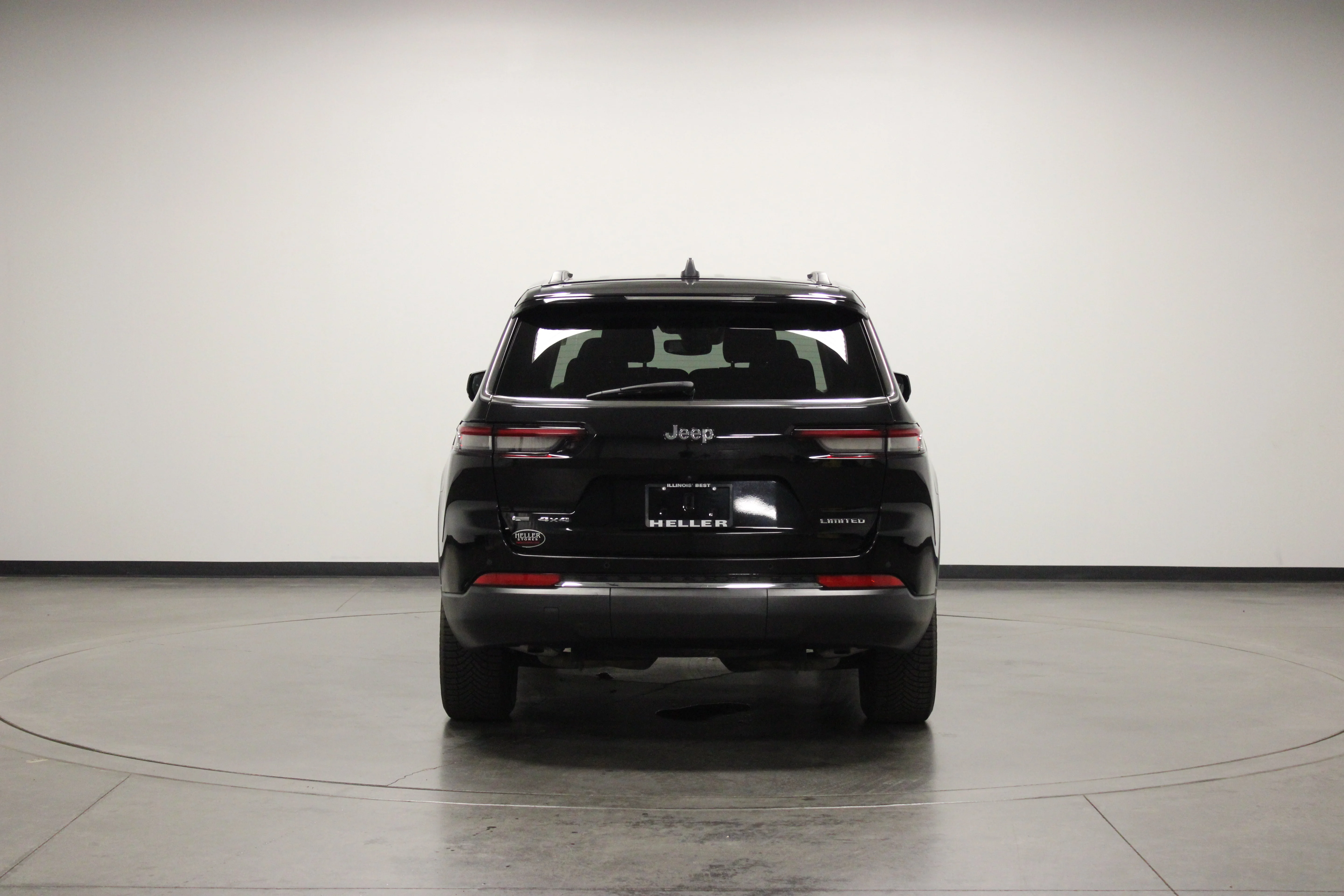 Used 2022 Diamond Black Crystal Pearlcoat Jeep Limited image 7