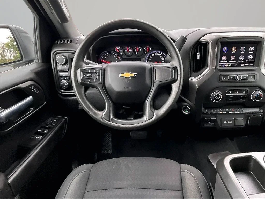 Used 2023 White Chevrolet Custom image 6