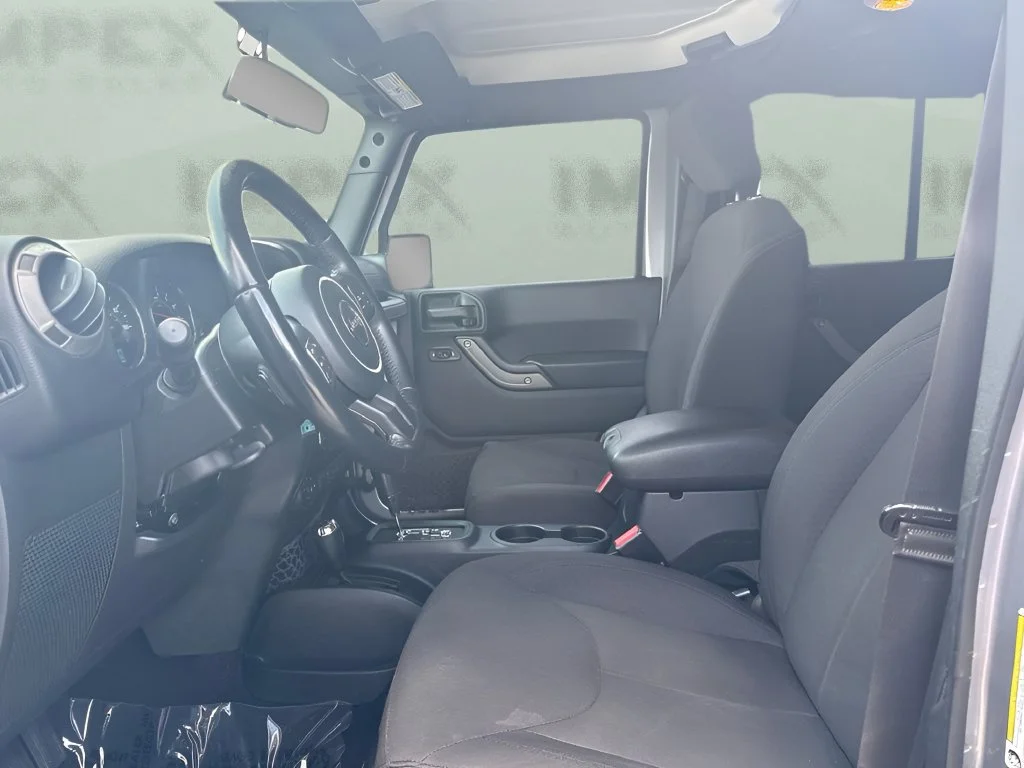 Used 2017  Jeep Sport image 9