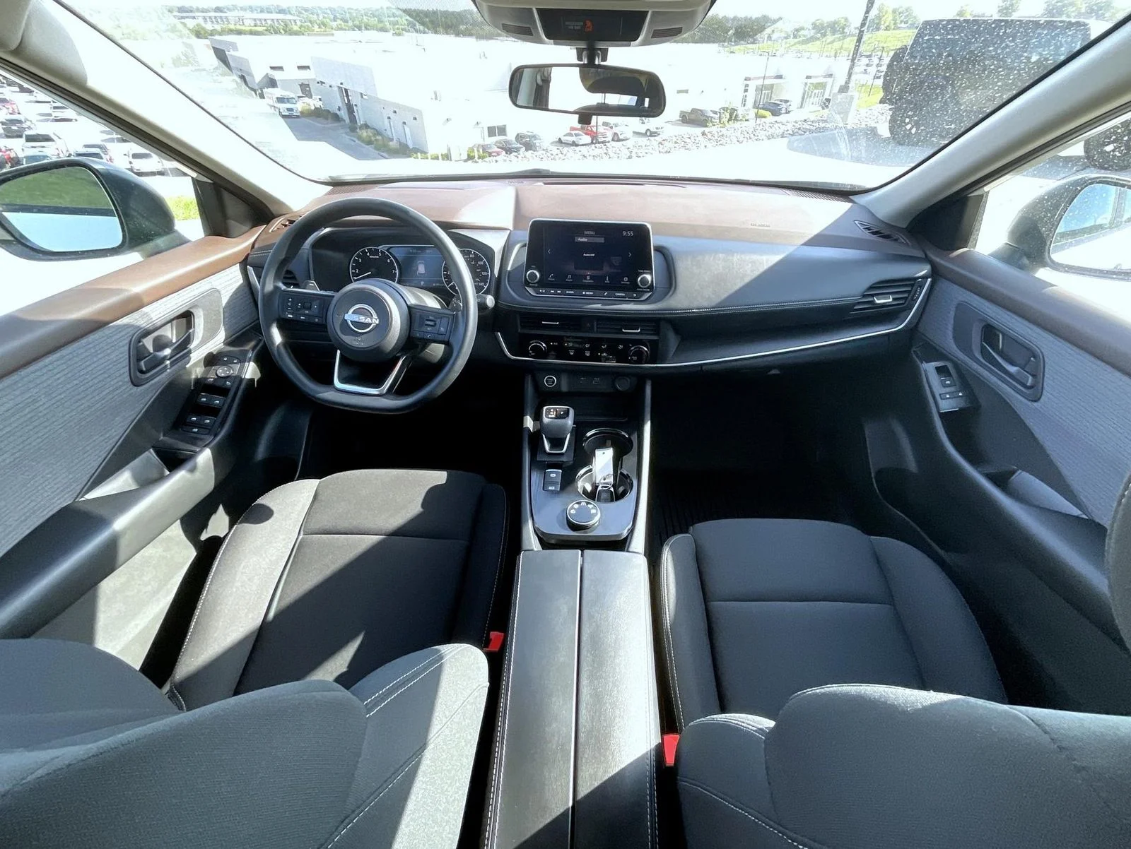 Used 2023 White Nissan S image 15