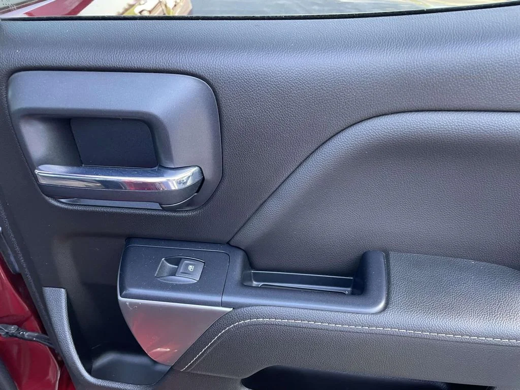 Used 2018 CAJUN RED TINTCOAT Chevrolet LT image 10