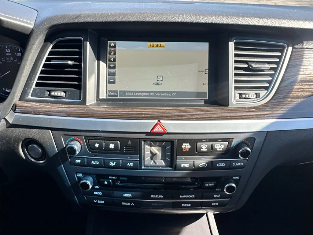 Used 2015 Black Hyundai 3.8 image 15