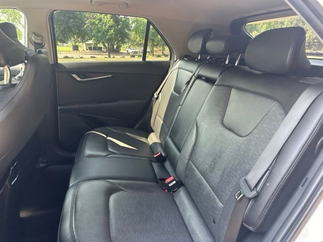 Used 2023 Snow White Pearl Kia Wave image 16