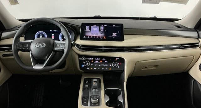 Used 2023 White INFINITI LUXE image 23