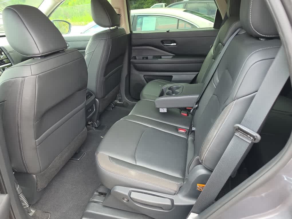 Used 2025 Gun Metallic Nissan SL image 19