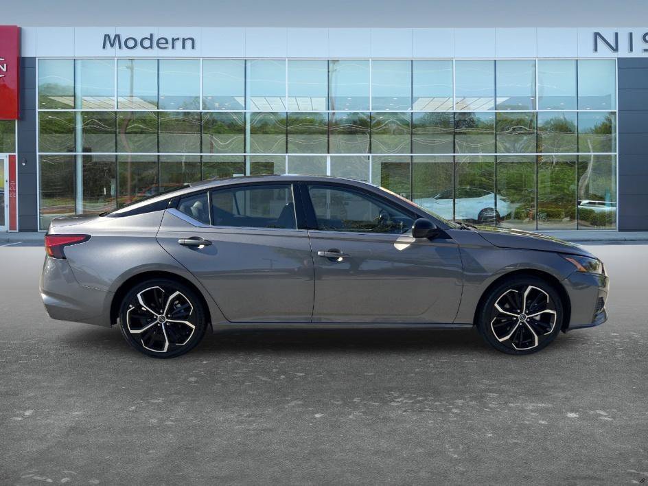 Used 2024 Gun Metallic Nissan 2.5 SR image 4